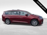Used 2017 Chrysler Pacifica Touring-L Plus w/ Advanced Safetytec Group image 2