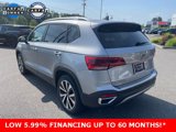 Certified 2022 Volkswagen Taos SE image 2