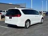 Used 2021 Chrysler Pacifica Touring-L image 5