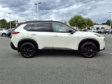 Used 2023 Nissan Rogue SV image 3