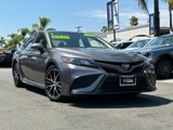 Used 2022 Toyota Camry SE image 2