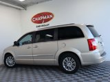 Used 2015 Chrysler Town & Country Touring-L w/ Driver Convenience Group image 2