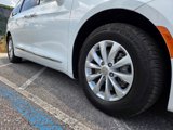Used 2017 Chrysler Pacifica Touring-L image 4