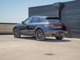 Certified 2022 Porsche Macan image 3