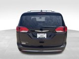 Used 2018 Chrysler Pacifica Touring-L image 6