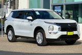 New 2025 Mitsubishi Outlander ES image 2