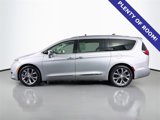 Used 2018 Chrysler Pacifica Limited image 4