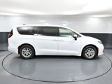Used 2023 Chrysler Pacifica Touring-L image 4