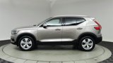Used 2022 Volvo XC40 T4 Momentum image 4