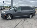 Used 2021 Chrysler Pacifica Touring-L image 2