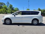 Used 2023 Chrysler Pacifica Touring-L image 4