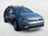 Used 2018 Volkswagen Golf SE image 3