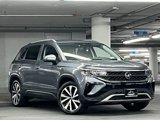 Used 2023 Volkswagen Taos SE w/ Panoramic Sunroof Package image 2