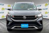 Certified 2022 Volkswagen Taos SE image 2
