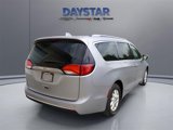 Used 2020 Chrysler Pacifica Touring-L image 3
