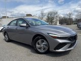 Used 2025 Hyundai Elantra SE image 1