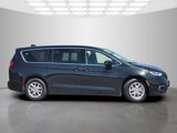 Used 2023 Chrysler Pacifica Touring-L image 3