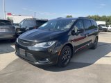 Used 2018 Chrysler Pacifica Touring-L Plus w/ S Appearance Package image 3