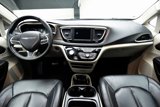 Used 2018 Chrysler Pacifica Touring-L image 4