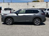 Used 2021 Nissan Rogue SV image 2