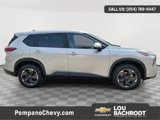 Used 2024 Nissan Rogue SV image 3