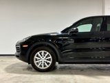 Used 2021 Porsche Cayenne w/ Driver Memory Package image 3