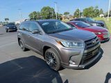 Used 2018 Toyota Highlander SE image 3