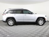 Used 2023 Jeep Grand Cherokee Laredo image 4