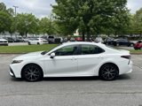 Used 2022 Toyota Camry SE image 3