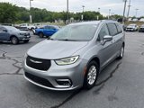 Used 2021 Chrysler Pacifica Touring-L image 3