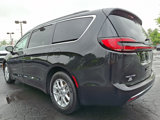 Used 2022 Chrysler Pacifica Touring-L image 4