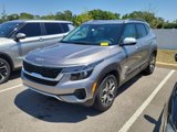 Used 2022 Kia Seltos EX image 2