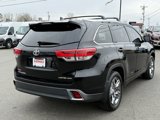 Used 2018 Toyota Highlander Limited Platinum image 3