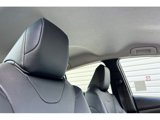 Used 2018 Toyota Prius Prime Premium image 2