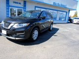 Used 2020 Nissan Rogue SV image 2