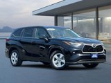 Used 2023 Toyota Highlander LE image 2