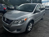 Used 2011 Volkswagen Routan SE image 2