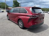 Used 2024 Toyota Sienna LE image 5