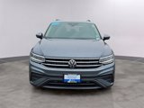 Used 2022 Volkswagen Tiguan SE w/ Panoramic Sunroof Package image 2