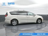 Used 2017 Chrysler Pacifica Touring-L Plus image 3