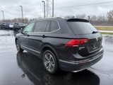 Used 2018 Volkswagen Tiguan SEL image 2