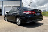 Used 2018 Toyota Camry LE image 3