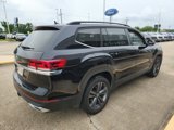 Used 2022 Volkswagen Atlas SE image 2