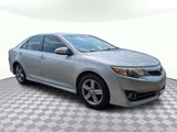Used 2014 Toyota Camry SE image 2