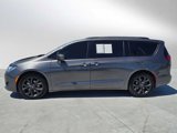 Used 2018 Chrysler Pacifica Touring Plus image 2