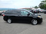 Used 2011 Toyota Sienna LE image 2