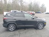 Used 2022 Kia Seltos EX image 2