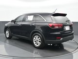 Used 2020 Kia Sorento LX w/ LX I4 Convenience Package image 4