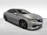 Used 2017 Honda Accord Touring image 3
