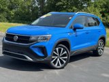 Used 2022 Volkswagen Taos SE w/ Panoramic Sunroof Package image 2